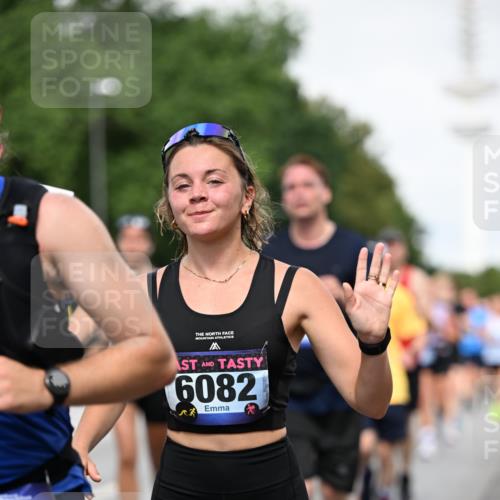 29.06.2025 - hella hamburg halbmarathon Dr. Thomas Lammeyer http://msf.ph/oto/8518066 29.06.2025 10:04:11 Kennedybrücke 1006, 1180, 1239, 1264, 1334, 2027, 2099, 2159, 2346, 2348, 2447, 2582, 2584, 2652, 2677, 2730, 3042, 3112, 3177, 3794, 3861, 3898, 4013, 4419, 4594, 4796, 4940, 5341, 5643, 5728, 6082, 6084, 6104, 6201, 6202, 6260, 6443, 6462, 6602, 6636, 7159, 7717, 7824, 8394, 8402, 8520, 8531, 8669, 8730, 9485, 9611, 9622, 10031, 10044, 10268, 10337, 10534, 10582, 10587, 10665, 10742, 10759, 10766, 10788, 11083, 11158, 11159, 11366 meine-sportfotos.de