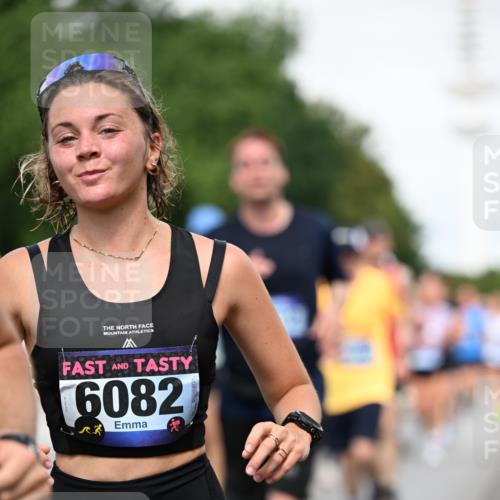 29.06.2025 - hella hamburg halbmarathon Dr. Thomas Lammeyer http://msf.ph/oto/8518081 29.06.2025 10:04:12 Kennedybrücke 1006, 1180, 1239, 1264, 1334, 2027, 2099, 2159, 2346, 2348, 2447, 2474, 2582, 2584, 2606, 2652, 2677, 2730, 3042, 3112, 3177, 3794, 3861, 3898, 4013, 4419, 4594, 4796, 4940, 5341, 5643, 5728, 6082, 6084, 6104, 6201, 6202, 6260, 6443, 6462, 6602, 6636, 7159, 7717, 7824, 8402, 8520, 8531, 8669, 8730, 9485, 9611, 9622, 10044, 10268, 10337, 10534, 10582, 10587, 10665, 10742, 10759, 10766, 10788, 11083, 11158, 11159, 11366 meine-sportfotos.de