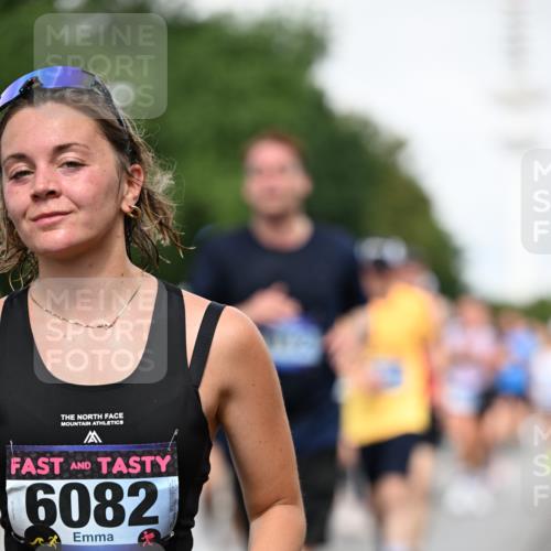 29.06.2025 - hella hamburg halbmarathon Dr. Thomas Lammeyer http://msf.ph/oto/8518086 29.06.2025 10:04:12 Kennedybrücke 1006, 1180, 1239, 1264, 1334, 2027, 2099, 2159, 2346, 2348, 2447, 2474, 2582, 2584, 2606, 2652, 2677, 2730, 3042, 3112, 3177, 3794, 3861, 3898, 4013, 4419, 4594, 4796, 4940, 5341, 5643, 5728, 6082, 6084, 6104, 6201, 6202, 6260, 6443, 6462, 6602, 6636, 7159, 7717, 7824, 8402, 8520, 8531, 8669, 8730, 9485, 9611, 9622, 10044, 10268, 10337, 10534, 10582, 10587, 10665, 10742, 10759, 10766, 10788, 11083, 11158, 11159, 11366 meine-sportfotos.de