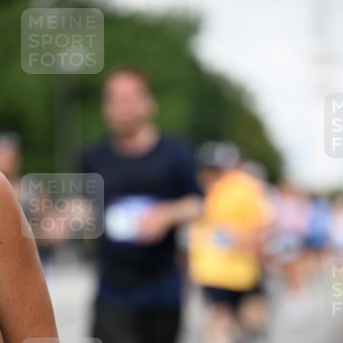 29.06.2025 - hella hamburg halbmarathon Dr. Thomas Lammeyer http://msf.ph/oto/8518098 29.06.2025 10:04:12 Kennedybrücke 1006, 1180, 1239, 1264, 1334, 2027, 2099, 2159, 2346, 2348, 2447, 2474, 2582, 2584, 2606, 2652, 2677, 2730, 3042, 3112, 3177, 3794, 3861, 3898, 4013, 4419, 4594, 4796, 4940, 5341, 5643, 5728, 6082, 6084, 6104, 6201, 6202, 6260, 6443, 6462, 6602, 6636, 7159, 7717, 7824, 8402, 8520, 8531, 8669, 8730, 9485, 9611, 9622, 10044, 10268, 10337, 10534, 10582, 10587, 10665, 10742, 10759, 10766, 10788, 11083, 11158, 11159, 11366 meine-sportfotos.de