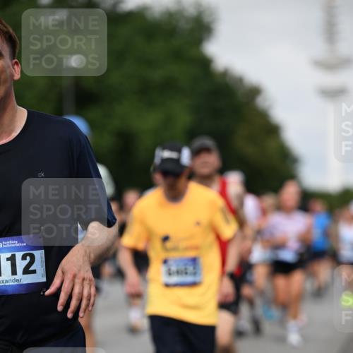 29.06.2025 - hella hamburg halbmarathon Dr. Thomas Lammeyer http://msf.ph/oto/8518110 29.06.2025 10:04:13 Kennedybrücke 1006, 1180, 1239, 1264, 1334, 2027, 2159, 2346, 2348, 2447, 2474, 2582, 2584, 2606, 2652, 2677, 2730, 3042, 3112, 3177, 3794, 3861, 3898, 4013, 4419, 4594, 4767, 4796, 4940, 5341, 5643, 5728, 6082, 6084, 6104, 6201, 6202, 6260, 6443, 6462, 6470, 6602, 6636, 7159, 7717, 7824, 8520, 8531, 8669, 8730, 9485, 9611, 9622, 10044, 10268, 10337, 10534, 10582, 10587, 10665, 10742, 10759, 10766, 10788, 11083, 11158, 11159, 11366 meine-sportfotos.de
