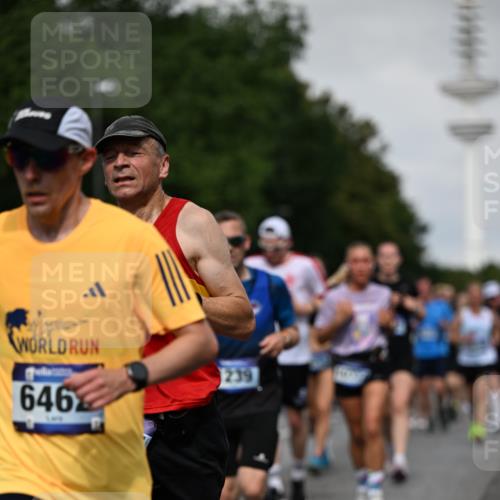 29.06.2025 - hella hamburg halbmarathon Dr. Thomas Lammeyer http://msf.ph/oto/8518144 29.06.2025 10:04:14 Kennedybrücke 1006, 1180, 1239, 1264, 1334, 2027, 2159, 2346, 2348, 2447, 2474, 2582, 2584, 2606, 2652, 2677, 2730, 2982, 3042, 3112, 3177, 3319, 3794, 3861, 3898, 4013, 4419, 4594, 4767, 4796, 4940, 5341, 5643, 5728, 6082, 6084, 6104, 6201, 6202, 6260, 6443, 6462, 6470, 6602, 6636, 7159, 7717, 7824, 8520, 8531, 8669, 8730, 9485, 9611, 9622, 10044, 10268, 10337, 10534, 10582, 10587, 10665, 10742, 10759, 10766, 10788, 11083, 11158, 11159, 11366 meine-sportfotos.de