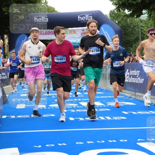 29.06.2025 - hella hamburg halbmarathon Strokosch-Dieckow http://msf.ph/oto/8518154 29.06.2025 10:55:47 Ziel 1143, 1179, 1834, 2612, 3256, 3668, 4772, 5021, 6569, 6924, 7221, 7976, 8255, 8618, 8968, 9246, 10212, 12483, 12858, 13474, 14365, 14909, 16401, 16434, 16786, 18125, 18190, 18867, 19047 meine-sportfotos.de