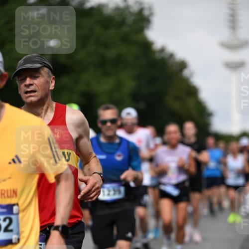 29.06.2025 - hella hamburg halbmarathon Dr. Thomas Lammeyer http://msf.ph/oto/8518155 29.06.2025 10:04:15 Kennedybrücke 1180, 1239, 1264, 1334, 2027, 2159, 2346, 2348, 2447, 2474, 2582, 2584, 2606, 2652, 2677, 2730, 2982, 3042, 3112, 3177, 3319, 3794, 3861, 3898, 4013, 4419, 4579, 4594, 4767, 4796, 4940, 5341, 5643, 5728, 6082, 6084, 6104, 6174, 6201, 6202, 6260, 6443, 6462, 6470, 6602, 6636, 7159, 7717, 7824, 8520, 8531, 8669, 8730, 9485, 9611, 9622, 10044, 10268, 10337, 10534, 10582, 10587, 10665, 10742, 10759, 10766, 10788, 11083, 11158, 11159, 11366 meine-sportfotos.de