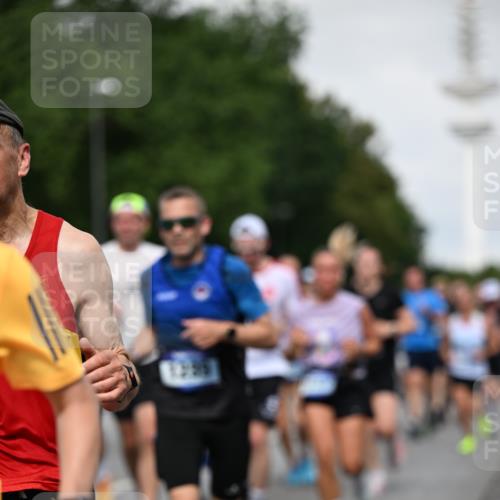 29.06.2025 - hella hamburg halbmarathon Dr. Thomas Lammeyer http://msf.ph/oto/8518163 29.06.2025 10:04:15 Kennedybrücke 1180, 1239, 1264, 1334, 2027, 2159, 2346, 2348, 2447, 2474, 2582, 2584, 2606, 2652, 2677, 2730, 2982, 3042, 3112, 3177, 3319, 3794, 3861, 3898, 4013, 4419, 4579, 4594, 4767, 4796, 4940, 5341, 5643, 5728, 6082, 6084, 6104, 6174, 6201, 6202, 6260, 6443, 6462, 6470, 6602, 6636, 7159, 7717, 7824, 8520, 8531, 8669, 8730, 9485, 9611, 9622, 10044, 10268, 10337, 10534, 10582, 10587, 10665, 10742, 10759, 10766, 10788, 11083, 11158, 11159, 11366 meine-sportfotos.de