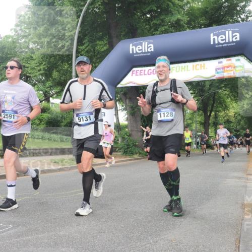 29.06.2025 - hella hamburg halbmarathon KatJ http://msf.ph/oto/8518183 29.06.2025 10:48:27 Zwischen KM18-KM19 1128, 2591, 6391 meine-sportfotos.de
