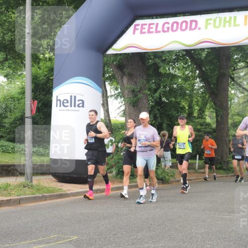 29.06.2025 - hella hamburg halbmarathon KatJ http://msf.ph/oto/8518188 29.06.2025 10:48:28 Zwischen KM18-KM19 1128, 2591, 6391, 6415 meine-sportfotos.de