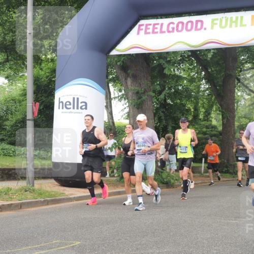 29.06.2025 - hella hamburg halbmarathon KatJ http://msf.ph/oto/8518194 29.06.2025 10:48:28 Zwischen KM18-KM19 1128, 2591, 6391, 6415 meine-sportfotos.de