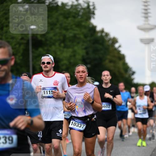 29.06.2025 - hella hamburg halbmarathon Dr. Thomas Lammeyer http://msf.ph/oto/8518195 29.06.2025 10:04:16 Kennedybrücke 1019, 1180, 1239, 1264, 1334, 1583, 2027, 2159, 2346, 2348, 2426, 2447, 2474, 2582, 2584, 2606, 2652, 2677, 2730, 2982, 3042, 3112, 3177, 3319, 3794, 3861, 3898, 4013, 4419, 4579, 4594, 4767, 4796, 4940, 5341, 5643, 5728, 6082, 6084, 6104, 6174, 6201, 6260, 6443, 6462, 6470, 6602, 6636, 7159, 7717, 7824, 8520, 8531, 8669, 8730, 9450, 9485, 9611, 9622, 10044, 10268, 10337, 10534, 10582, 10587, 10599, 10665, 10742, 10759, 10766, 10788, 11083, 11158, 11159, 11366 meine-sportfotos.de