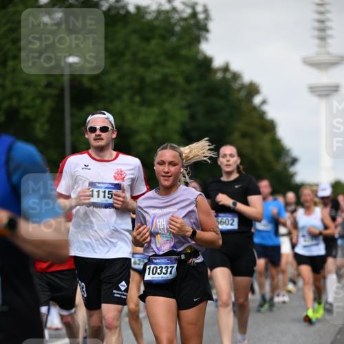 29.06.2025 - hella hamburg halbmarathon Dr. Thomas Lammeyer http://msf.ph/oto/8518201 29.06.2025 10:04:16 Kennedybrücke 1019, 1180, 1239, 1264, 1334, 1583, 2027, 2159, 2346, 2348, 2426, 2447, 2474, 2582, 2584, 2606, 2652, 2677, 2730, 2982, 3042, 3112, 3177, 3319, 3794, 3861, 3898, 4013, 4419, 4579, 4594, 4767, 4796, 4940, 5341, 5643, 5728, 6082, 6084, 6104, 6174, 6201, 6260, 6443, 6462, 6470, 6602, 6636, 7159, 7717, 7824, 8520, 8531, 8669, 8730, 9450, 9485, 9611, 9622, 10044, 10268, 10337, 10534, 10582, 10587, 10599, 10665, 10742, 10759, 10766, 10788, 11083, 11158, 11159, 11366 meine-sportfotos.de