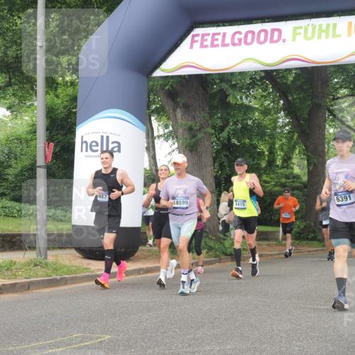 29.06.2025 - hella hamburg halbmarathon KatJ http://msf.ph/oto/8518209 29.06.2025 10:48:29 Zwischen KM18-KM19 1128, 2591, 6391, 6415, 8068 meine-sportfotos.de