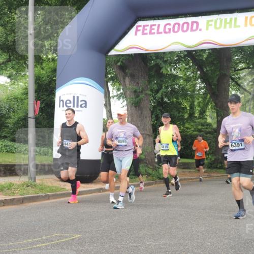 29.06.2025 - hella hamburg halbmarathon KatJ http://msf.ph/oto/8518212 29.06.2025 10:48:29 Zwischen KM18-KM19 1128, 2591, 6391, 6415, 8068 meine-sportfotos.de