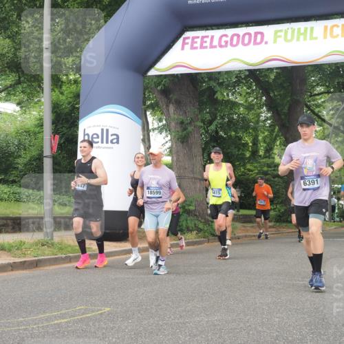 29.06.2025 - hella hamburg halbmarathon KatJ http://msf.ph/oto/8518220 29.06.2025 10:48:29 Zwischen KM18-KM19 1128, 2591, 6391, 6415, 8068 meine-sportfotos.de