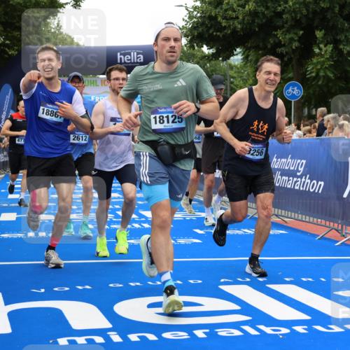29.06.2025 - hella hamburg halbmarathon Strokosch-Dieckow http://msf.ph/oto/8518228 29.06.2025 10:55:50 Ziel 1179, 2612, 3256, 3668, 4772, 5021, 6569, 7147, 7221, 7976, 8968, 9246, 10084, 12858, 13474, 14365, 15868, 15884, 16401, 16434, 16786, 18125, 18867, 19047 meine-sportfotos.de