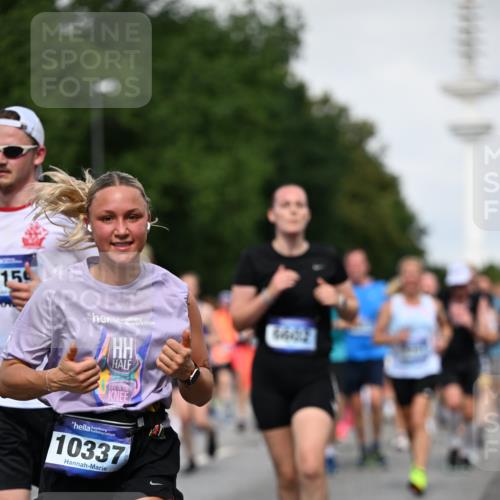 29.06.2025 - hella hamburg halbmarathon Dr. Thomas Lammeyer http://msf.ph/oto/8518232 29.06.2025 10:04:17 Kennedybrücke 1019, 1180, 1239, 1264, 1334, 1583, 2027, 2159, 2346, 2348, 2426, 2447, 2474, 2582, 2584, 2606, 2652, 2677, 2730, 2982, 3042, 3112, 3177, 3319, 3794, 3861, 3898, 4013, 4419, 4579, 4594, 4767, 4796, 4940, 5341, 5643, 5728, 6082, 6084, 6104, 6174, 6201, 6220, 6260, 6443, 6462, 6470, 6602, 6636, 7159, 7717, 7824, 8531, 8669, 8730, 9450, 9485, 9611, 9622, 10044, 10268, 10337, 10534, 10582, 10587, 10599, 10665, 10742, 10759, 10766, 10788, 11083, 11158, 11159, 11366 meine-sportfotos.de