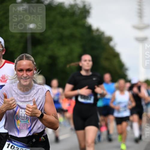 29.06.2025 - hella hamburg halbmarathon Dr. Thomas Lammeyer http://msf.ph/oto/8518239 29.06.2025 10:04:17 Kennedybrücke 1019, 1180, 1239, 1264, 1334, 1583, 2027, 2159, 2346, 2348, 2426, 2447, 2474, 2582, 2584, 2606, 2652, 2677, 2730, 2982, 3042, 3112, 3177, 3319, 3794, 3861, 3898, 4013, 4419, 4579, 4594, 4767, 4796, 4940, 5341, 5643, 5728, 6082, 6084, 6104, 6174, 6201, 6220, 6260, 6443, 6462, 6470, 6602, 6636, 7159, 7717, 7824, 8531, 8669, 8730, 9450, 9485, 9611, 9622, 10044, 10268, 10337, 10534, 10582, 10587, 10599, 10665, 10742, 10759, 10766, 10788, 11083, 11158, 11159, 11366 meine-sportfotos.de
