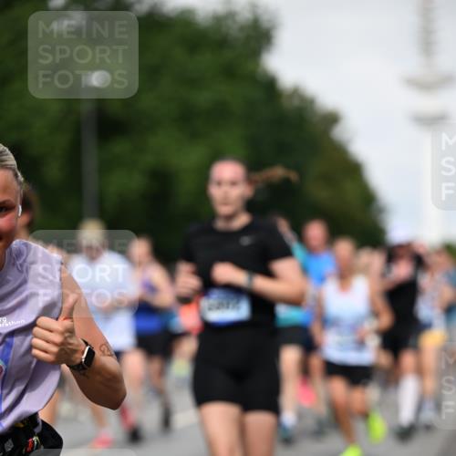29.06.2025 - hella hamburg halbmarathon Dr. Thomas Lammeyer http://msf.ph/oto/8518255 29.06.2025 10:04:18 Kennedybrücke 1019, 1180, 1239, 1264, 1334, 1583, 2027, 2086, 2159, 2346, 2348, 2426, 2447, 2474, 2582, 2584, 2606, 2652, 2677, 2730, 2982, 3042, 3059, 3112, 3177, 3319, 3794, 3861, 3898, 4013, 4419, 4579, 4594, 4767, 4796, 4940, 5341, 5643, 5728, 6082, 6084, 6104, 6174, 6201, 6220, 6260, 6443, 6462, 6470, 6602, 6636, 7159, 7717, 7824, 8531, 8669, 8730, 9450, 9485, 9611, 9622, 10044, 10268, 10337, 10534, 10582, 10587, 10599, 10665, 10742, 10759, 10766, 10788, 11083, 11159, 11366 meine-sportfotos.de