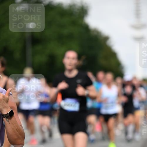 29.06.2025 - hella hamburg halbmarathon Dr. Thomas Lammeyer http://msf.ph/oto/8518261 29.06.2025 10:04:18 Kennedybrücke 1019, 1180, 1239, 1264, 1334, 1583, 2027, 2086, 2159, 2346, 2348, 2426, 2447, 2474, 2582, 2584, 2606, 2652, 2677, 2730, 2982, 3042, 3059, 3112, 3177, 3319, 3794, 3861, 3898, 4013, 4419, 4579, 4594, 4767, 4796, 4940, 5341, 5643, 5728, 6082, 6084, 6104, 6174, 6201, 6220, 6260, 6443, 6462, 6470, 6602, 6636, 7159, 7717, 7824, 8531, 8669, 8730, 9450, 9485, 9611, 9622, 10044, 10268, 10337, 10534, 10582, 10587, 10599, 10665, 10742, 10759, 10766, 10788, 11083, 11159, 11366 meine-sportfotos.de
