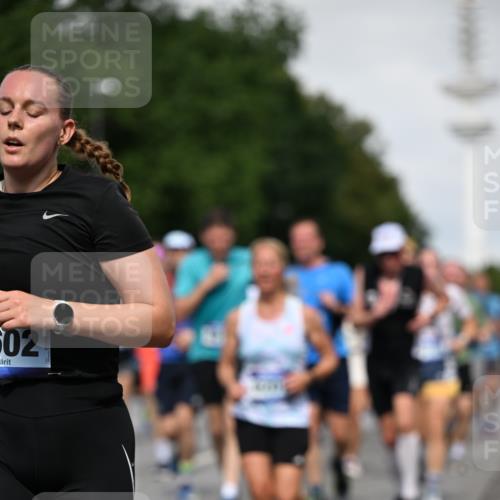 29.06.2025 - hella hamburg halbmarathon Dr. Thomas Lammeyer http://msf.ph/oto/8518297 29.06.2025 10:04:19 Kennedybrücke 1019, 1180, 1239, 1264, 1334, 1583, 2027, 2086, 2159, 2346, 2426, 2447, 2474, 2582, 2584, 2606, 2652, 2677, 2730, 2982, 3042, 3059, 3112, 3177, 3319, 3400, 3794, 3861, 3898, 4013, 4419, 4579, 4594, 4767, 4796, 4940, 5341, 5643, 5728, 6082, 6084, 6104, 6174, 6201, 6220, 6260, 6443, 6462, 6470, 6602, 6636, 7159, 7717, 7824, 8531, 8669, 8730, 9450, 9485, 9611, 9622, 10044, 10268, 10337, 10534, 10582, 10587, 10599, 10665, 10742, 10759, 10766, 11083, 11159, 11366 meine-sportfotos.de