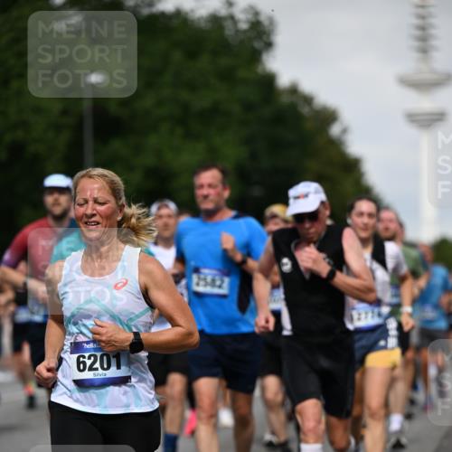 29.06.2025 - hella hamburg halbmarathon Dr. Thomas Lammeyer http://msf.ph/oto/8518334 29.06.2025 10:04:21 Kennedybrücke 1019, 1180, 1239, 1264, 1583, 2027, 2086, 2159, 2346, 2426, 2447, 2474, 2582, 2584, 2606, 2652, 2730, 2982, 3042, 3059, 3112, 3319, 3400, 3794, 3861, 3898, 4013, 4419, 4579, 4594, 4767, 4796, 4940, 5643, 5728, 6082, 6084, 6104, 6174, 6201, 6220, 6260, 6443, 6462, 6470, 6602, 6636, 7159, 7717, 7824, 8531, 8669, 8730, 9450, 9485, 9611, 9622, 10044, 10268, 10337, 10534, 10582, 10587, 10599, 10665, 10742, 10759, 10766, 11083, 11159, 11366 meine-sportfotos.de