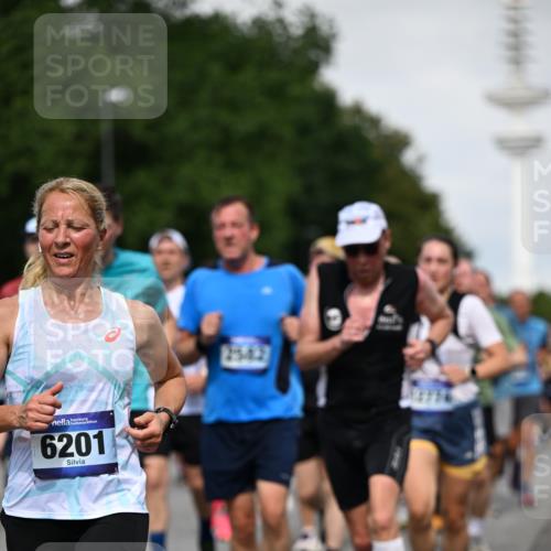 29.06.2025 - hella hamburg halbmarathon Dr. Thomas Lammeyer http://msf.ph/oto/8518344 29.06.2025 10:04:21 Kennedybrücke 1019, 1180, 1239, 1264, 1583, 2027, 2086, 2159, 2346, 2426, 2447, 2474, 2582, 2584, 2606, 2652, 2730, 2982, 3042, 3059, 3112, 3319, 3400, 3794, 3861, 3898, 4013, 4419, 4579, 4594, 4767, 4796, 4940, 5643, 5728, 6082, 6084, 6104, 6174, 6201, 6220, 6260, 6443, 6462, 6470, 6602, 6636, 7159, 7717, 7824, 8531, 8669, 8730, 9450, 9485, 9611, 9622, 10044, 10268, 10337, 10534, 10582, 10587, 10599, 10665, 10742, 10759, 10766, 11083, 11159, 11366 meine-sportfotos.de