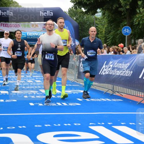 29.06.2025 - hella hamburg halbmarathon Strokosch-Dieckow http://msf.ph/oto/8518346 29.06.2025 10:55:55 Ziel 1179, 1180, 2612, 3042, 3256, 3668, 4772, 7147, 7976, 8968, 9246, 10084, 13474, 14867, 15184, 15868, 15884, 16176, 18125, 18867 meine-sportfotos.de