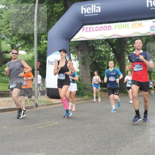 29.06.2025 - hella hamburg halbmarathon KatJ http://msf.ph/oto/8518347 29.06.2025 10:48:34 Zwischen KM18-KM19 1135, 1138, 2447, 6391, 6414, 6415, 8068, 8364 meine-sportfotos.de
