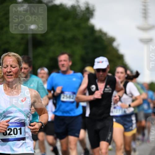 29.06.2025 - hella hamburg halbmarathon Dr. Thomas Lammeyer http://msf.ph/oto/8518348 29.06.2025 10:04:21 Kennedybrücke 1019, 1180, 1239, 1264, 1583, 2027, 2086, 2159, 2346, 2426, 2447, 2474, 2582, 2584, 2606, 2652, 2730, 2982, 3042, 3059, 3112, 3319, 3400, 3794, 3861, 3898, 4013, 4419, 4579, 4594, 4767, 4796, 4940, 5643, 5728, 6082, 6084, 6104, 6174, 6201, 6220, 6260, 6443, 6462, 6470, 6602, 6636, 7159, 7717, 7824, 8531, 8669, 8730, 9450, 9485, 9611, 9622, 10044, 10268, 10337, 10534, 10582, 10587, 10599, 10665, 10742, 10759, 10766, 11083, 11159, 11366 meine-sportfotos.de