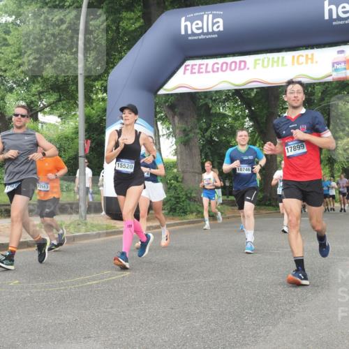 29.06.2025 - hella hamburg halbmarathon KatJ http://msf.ph/oto/8518353 29.06.2025 10:48:34 Zwischen KM18-KM19 1135, 1138, 2447, 6391, 6414, 6415, 8068, 8364 meine-sportfotos.de