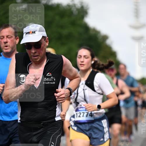 29.06.2025 - hella hamburg halbmarathon Dr. Thomas Lammeyer http://msf.ph/oto/8518392 29.06.2025 10:04:22 Kennedybrücke 1019, 1239, 1264, 1583, 2027, 2086, 2159, 2346, 2426, 2447, 2474, 2582, 2584, 2606, 2652, 2730, 2982, 3042, 3059, 3112, 3319, 3400, 3794, 3861, 3898, 4013, 4419, 4579, 4594, 4767, 4796, 4940, 5643, 5728, 6082, 6104, 6138, 6174, 6201, 6220, 6260, 6443, 6462, 6470, 6602, 6636, 7159, 7717, 7824, 8531, 8669, 8730, 9450, 9485, 9577, 9611, 9622, 10044, 10268, 10337, 10534, 10582, 10587, 10599, 10665, 10742, 10759, 10766, 11083, 11159 meine-sportfotos.de