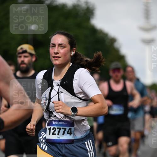29.06.2025 - hella hamburg halbmarathon Dr. Thomas Lammeyer http://msf.ph/oto/8518403 29.06.2025 10:04:23 Kennedybrücke 1019, 1239, 1264, 1544, 1583, 2027, 2086, 2159, 2346, 2426, 2447, 2474, 2582, 2584, 2606, 2652, 2730, 2982, 3042, 3059, 3112, 3319, 3400, 3794, 3898, 4013, 4419, 4579, 4594, 4767, 4796, 4940, 5643, 5728, 6104, 6138, 6174, 6201, 6220, 6260, 6443, 6462, 6470, 6602, 6636, 7159, 7717, 7824, 8531, 8669, 8730, 9450, 9485, 9577, 9611, 9622, 10044, 10268, 10337, 10534, 10582, 10587, 10599, 10665, 10742, 10759, 10766, 11083, 11159 meine-sportfotos.de