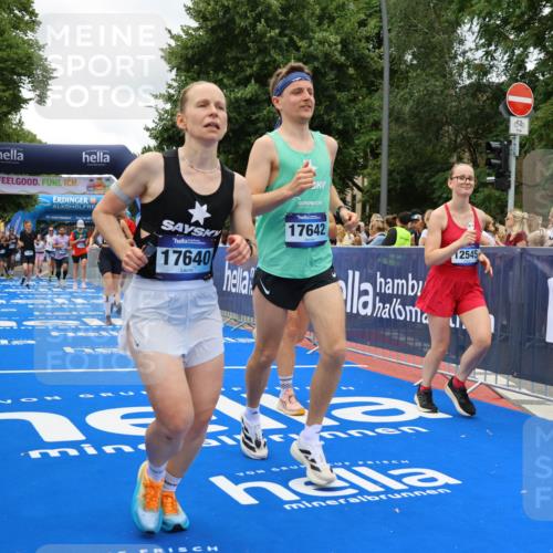 29.06.2025 - hella hamburg halbmarathon Strokosch-Dieckow http://msf.ph/oto/8518418 29.06.2025 10:56:07 Ziel 1180, 1193, 3042, 3058, 4594, 4813, 5465, 5492, 5570, 7594, 8330, 8639, 9907, 10789, 12545, 14363, 15484, 16113, 16634, 17468, 17640, 17642, 18212 meine-sportfotos.de