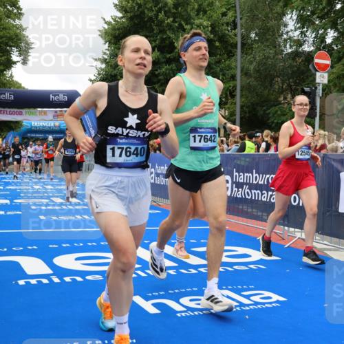 29.06.2025 - hella hamburg halbmarathon Strokosch-Dieckow http://msf.ph/oto/8518422 29.06.2025 10:56:07 Ziel 1180, 1193, 3042, 3058, 4594, 4813, 5465, 5492, 5570, 7594, 8330, 8639, 9907, 10789, 12545, 14363, 15484, 16113, 16634, 17468, 17640, 17642, 18212 meine-sportfotos.de