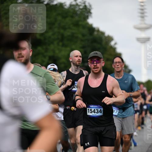 29.06.2025 - hella hamburg halbmarathon Dr. Thomas Lammeyer http://msf.ph/oto/8518425 29.06.2025 10:04:24 Kennedybrücke 1019, 1239, 1264, 1544, 1583, 1681, 2027, 2086, 2159, 2346, 2426, 2447, 2474, 2582, 2584, 2606, 2652, 2730, 2982, 3042, 3059, 3112, 3319, 3400, 3794, 4013, 4419, 4579, 4594, 4767, 4796, 4940, 5643, 5728, 6104, 6138, 6174, 6201, 6220, 6260, 6443, 6462, 6470, 6602, 6636, 7159, 7717, 7824, 8531, 8669, 8730, 9450, 9485, 9577, 9611, 9622, 10044, 10268, 10337, 10534, 10582, 10587, 10599, 10665, 10742, 10759, 10766, 11083, 11159 meine-sportfotos.de