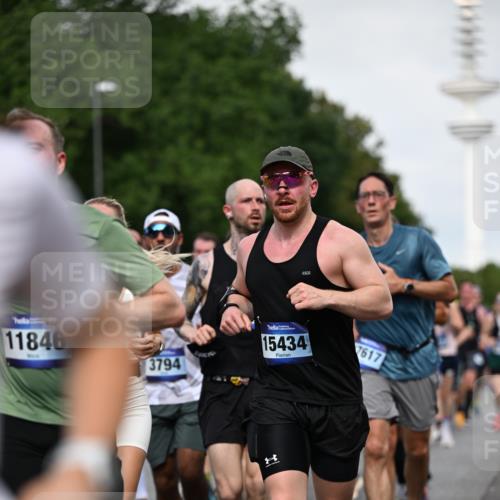 29.06.2025 - hella hamburg halbmarathon Dr. Thomas Lammeyer http://msf.ph/oto/8518432 29.06.2025 10:04:24 Kennedybrücke 1019, 1239, 1264, 1544, 1583, 1681, 2027, 2086, 2159, 2346, 2426, 2447, 2474, 2582, 2584, 2606, 2652, 2730, 2982, 3042, 3059, 3112, 3319, 3400, 3794, 4013, 4419, 4579, 4594, 4767, 4796, 4940, 5643, 5728, 6104, 6138, 6174, 6201, 6220, 6260, 6443, 6462, 6470, 6602, 6636, 7159, 7717, 7824, 8531, 8669, 8730, 9450, 9485, 9577, 9611, 9622, 10044, 10268, 10337, 10534, 10582, 10587, 10599, 10665, 10742, 10759, 10766, 11083, 11159 meine-sportfotos.de