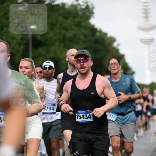 29.06.2025 - hella hamburg halbmarathon Dr. Thomas Lammeyer http://msf.ph/oto/8518437 29.06.2025 10:04:24 Kennedybrücke 1019, 1239, 1264, 1544, 1583, 1681, 2027, 2086, 2159, 2346, 2426, 2447, 2474, 2582, 2584, 2606, 2652, 2730, 2982, 3042, 3059, 3112, 3319, 3400, 3794, 4013, 4419, 4579, 4594, 4767, 4796, 4940, 5643, 5728, 6104, 6138, 6174, 6201, 6220, 6260, 6443, 6462, 6470, 6602, 6636, 7159, 7717, 7824, 8531, 8669, 8730, 9450, 9485, 9577, 9611, 9622, 10044, 10268, 10337, 10534, 10582, 10587, 10599, 10665, 10742, 10759, 10766, 11083, 11159 meine-sportfotos.de