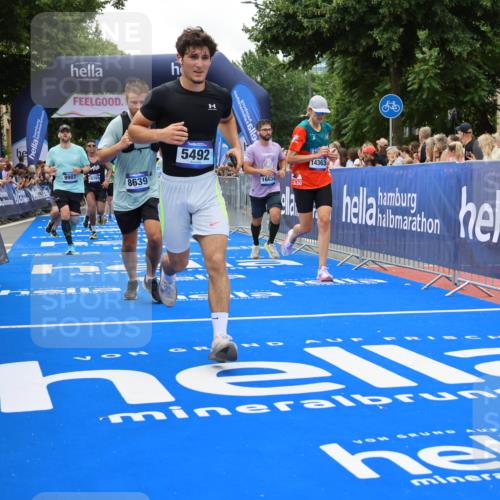 29.06.2025 - hella hamburg halbmarathon Strokosch-Dieckow http://msf.ph/oto/8518450 29.06.2025 10:56:10 Ziel 1193, 3058, 4594, 4813, 5465, 5492, 5570, 7547, 7594, 8330, 8639, 9903, 9907, 10789, 12348, 12545, 14363, 15484, 16113, 16634, 17468, 17640, 17642, 18212, 19152 meine-sportfotos.de