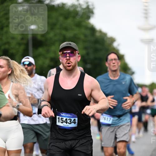 29.06.2025 - hella hamburg halbmarathon Dr. Thomas Lammeyer http://msf.ph/oto/8518451 29.06.2025 10:04:25 Kennedybrücke 1019, 1239, 1264, 1544, 1583, 1681, 2027, 2086, 2159, 2346, 2426, 2447, 2474, 2582, 2584, 2606, 2652, 2730, 2982, 3042, 3059, 3319, 3400, 3794, 4013, 4419, 4579, 4594, 4767, 4940, 5418, 5643, 5728, 6104, 6138, 6174, 6201, 6220, 6443, 6462, 6470, 6602, 6636, 7159, 7717, 7824, 8531, 8669, 8730, 9450, 9485, 9577, 9622, 10268, 10337, 10534, 10582, 10587, 10599, 10665, 10742, 10759, 10766, 10797, 11083, 11159 meine-sportfotos.de