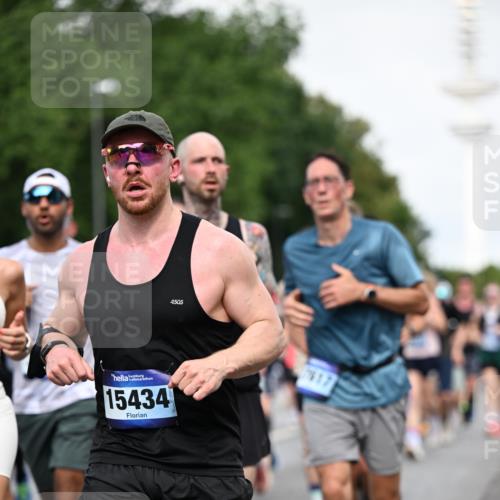 29.06.2025 - hella hamburg halbmarathon Dr. Thomas Lammeyer http://msf.ph/oto/8518455 29.06.2025 10:04:25 Kennedybrücke 1019, 1239, 1264, 1544, 1583, 1681, 2027, 2086, 2159, 2346, 2426, 2447, 2474, 2582, 2584, 2606, 2652, 2730, 2982, 3042, 3059, 3319, 3400, 3794, 4013, 4419, 4579, 4594, 4767, 4940, 5418, 5643, 5728, 6104, 6138, 6174, 6201, 6220, 6443, 6462, 6470, 6602, 6636, 7159, 7717, 7824, 8531, 8669, 8730, 9450, 9485, 9577, 9622, 10268, 10337, 10534, 10582, 10587, 10599, 10665, 10742, 10759, 10766, 10797, 11083, 11159 meine-sportfotos.de