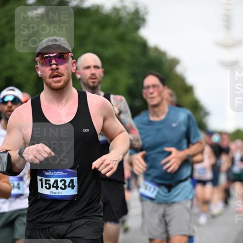 29.06.2025 - hella hamburg halbmarathon Dr. Thomas Lammeyer http://msf.ph/oto/8518460 29.06.2025 10:04:25 Kennedybrücke 1019, 1239, 1264, 1544, 1583, 1681, 2027, 2086, 2159, 2346, 2426, 2447, 2474, 2582, 2584, 2606, 2652, 2730, 2982, 3042, 3059, 3319, 3400, 3794, 4013, 4419, 4579, 4594, 4767, 4940, 5418, 5643, 5728, 6104, 6138, 6174, 6201, 6220, 6443, 6462, 6470, 6602, 6636, 7159, 7717, 7824, 8531, 8669, 8730, 9450, 9485, 9577, 9622, 10268, 10337, 10534, 10582, 10587, 10599, 10665, 10742, 10759, 10766, 10797, 11083, 11159 meine-sportfotos.de
