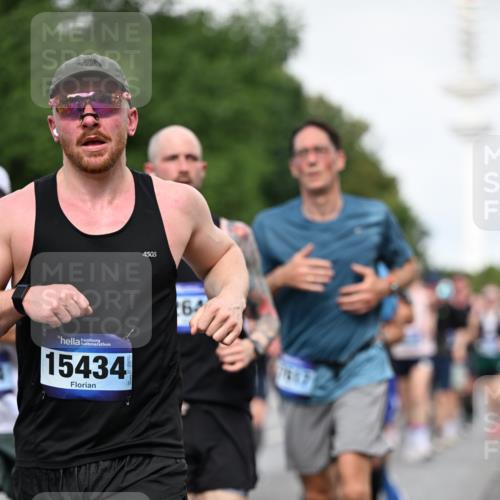 29.06.2025 - hella hamburg halbmarathon Dr. Thomas Lammeyer http://msf.ph/oto/8518461 29.06.2025 10:04:25 Kennedybrücke 1019, 1239, 1264, 1544, 1583, 1681, 2027, 2086, 2159, 2346, 2426, 2447, 2474, 2582, 2584, 2606, 2652, 2730, 2982, 3042, 3059, 3319, 3400, 3794, 4013, 4419, 4579, 4594, 4767, 4940, 5418, 5643, 5728, 6104, 6138, 6174, 6201, 6220, 6443, 6462, 6470, 6602, 6636, 7159, 7717, 7824, 8531, 8669, 8730, 9450, 9485, 9577, 9622, 10268, 10337, 10534, 10582, 10587, 10599, 10665, 10742, 10759, 10766, 10797, 11083, 11159 meine-sportfotos.de