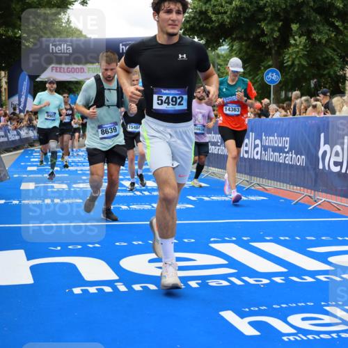 29.06.2025 - hella hamburg halbmarathon Strokosch-Dieckow http://msf.ph/oto/8518476 29.06.2025 10:56:10 Ziel 1193, 3058, 4594, 4813, 5465, 5492, 5570, 7547, 7594, 8330, 8639, 9903, 9907, 10789, 12348, 12545, 14363, 15484, 16113, 16634, 17468, 17640, 17642, 18212, 19152 meine-sportfotos.de