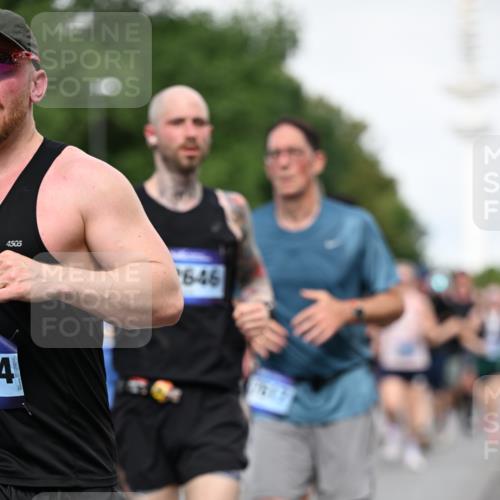 29.06.2025 - hella hamburg halbmarathon Dr. Thomas Lammeyer http://msf.ph/oto/8518477 29.06.2025 10:04:25 Kennedybrücke 1019, 1239, 1264, 1544, 1583, 1681, 2027, 2086, 2159, 2346, 2426, 2447, 2474, 2582, 2584, 2606, 2652, 2730, 2982, 3042, 3059, 3319, 3400, 3794, 4013, 4419, 4579, 4594, 4767, 4940, 5418, 5643, 5728, 6104, 6138, 6174, 6201, 6220, 6443, 6462, 6470, 6602, 6636, 7159, 7717, 7824, 8531, 8669, 8730, 9450, 9485, 9577, 9622, 10268, 10337, 10534, 10582, 10587, 10599, 10665, 10742, 10759, 10766, 10797, 11083, 11159 meine-sportfotos.de