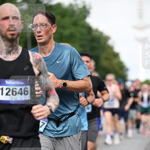 29.06.2025 - hella hamburg halbmarathon Dr. Thomas Lammeyer http://msf.ph/oto/8518498 29.06.2025 10:04:26 Kennedybrücke 1019, 1239, 1264, 1544, 1583, 1681, 2027, 2086, 2159, 2236, 2346, 2426, 2447, 2474, 2582, 2584, 2606, 2652, 2730, 2982, 3042, 3059, 3319, 3400, 3794, 4013, 4419, 4579, 4594, 4767, 4940, 5418, 5643, 5728, 6104, 6138, 6174, 6201, 6220, 6443, 6462, 6470, 6602, 6636, 7159, 7717, 7824, 8531, 8669, 9450, 9485, 9577, 9622, 10268, 10337, 10534, 10587, 10599, 10665, 10742, 10759, 10766, 10797, 11083, 11159 meine-sportfotos.de