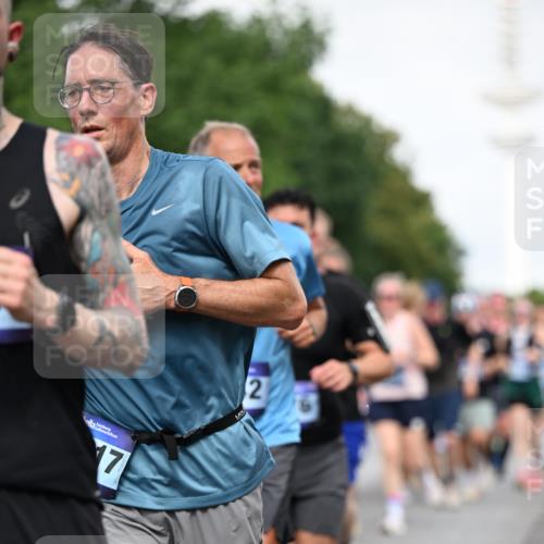29.06.2025 - hella hamburg halbmarathon Dr. Thomas Lammeyer http://msf.ph/oto/8518509 29.06.2025 10:04:26 Kennedybrücke 1019, 1239, 1264, 1544, 1583, 1681, 2027, 2086, 2159, 2236, 2346, 2426, 2447, 2474, 2582, 2584, 2606, 2652, 2730, 2982, 3042, 3059, 3319, 3400, 3794, 4013, 4419, 4579, 4594, 4767, 4940, 5418, 5643, 5728, 6104, 6138, 6174, 6201, 6220, 6443, 6462, 6470, 6602, 6636, 7159, 7717, 7824, 8531, 8669, 9450, 9485, 9577, 9622, 10268, 10337, 10534, 10587, 10599, 10665, 10742, 10759, 10766, 10797, 11083, 11159 meine-sportfotos.de