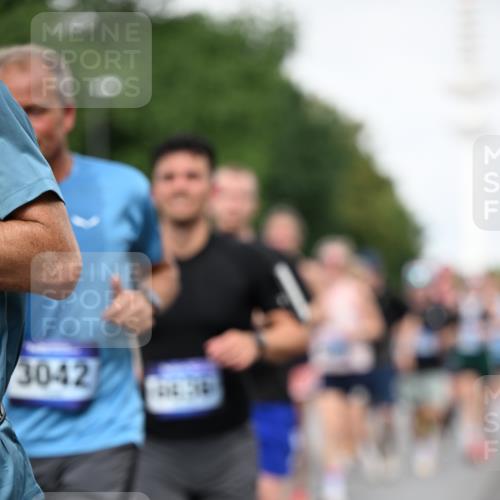 29.06.2025 - hella hamburg halbmarathon Dr. Thomas Lammeyer http://msf.ph/oto/8518542 29.06.2025 10:04:27 Kennedybrücke 1019, 1239, 1264, 1544, 1583, 1681, 2027, 2086, 2159, 2236, 2346, 2426, 2447, 2474, 2582, 2584, 2606, 2652, 2730, 2982, 3042, 3059, 3319, 3400, 3794, 4013, 4419, 4579, 4594, 4616, 4767, 4940, 5418, 5643, 5728, 6104, 6138, 6174, 6201, 6220, 6443, 6470, 6602, 6636, 7159, 7717, 8531, 8669, 9450, 9485, 9577, 9622, 10268, 10337, 10534, 10587, 10599, 10665, 10742, 10759, 10766, 10797, 11083, 11159 meine-sportfotos.de