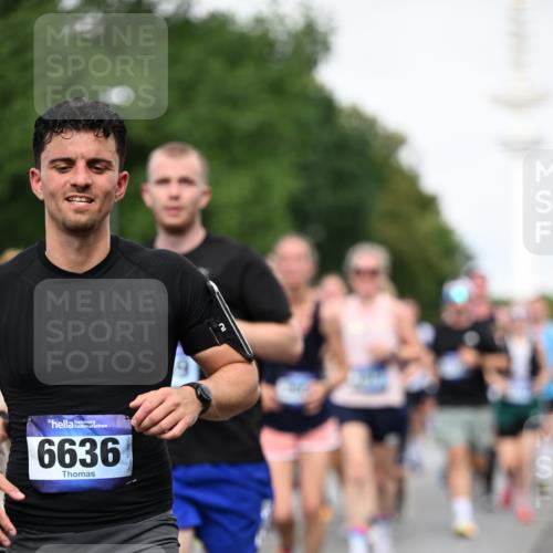 29.06.2025 - hella hamburg halbmarathon Dr. Thomas Lammeyer http://msf.ph/oto/8518559 29.06.2025 10:04:28 Kennedybrücke 1019, 1264, 1544, 1583, 1681, 2027, 2086, 2159, 2236, 2346, 2426, 2447, 2474, 2582, 2584, 2606, 2652, 2730, 2982, 3042, 3059, 3141, 3319, 3400, 3794, 4013, 4419, 4579, 4594, 4616, 4767, 4940, 4945, 5418, 5643, 5728, 6104, 6138, 6174, 6201, 6220, 6443, 6470, 6602, 6636, 7159, 7717, 8531, 8669, 9450, 9485, 9553, 9555, 9577, 9622, 10268, 10337, 10534, 10587, 10599, 10665, 10742, 10759, 10766, 10797, 11083, 11159 meine-sportfotos.de