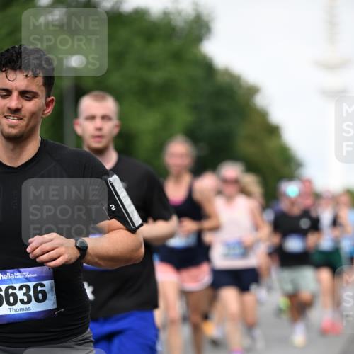 29.06.2025 - hella hamburg halbmarathon Dr. Thomas Lammeyer http://msf.ph/oto/8518564 29.06.2025 10:04:28 Kennedybrücke 1019, 1264, 1544, 1583, 1681, 2027, 2086, 2159, 2236, 2346, 2426, 2447, 2474, 2582, 2584, 2606, 2652, 2730, 2982, 3042, 3059, 3141, 3319, 3400, 3794, 4013, 4419, 4579, 4594, 4616, 4767, 4940, 4945, 5418, 5643, 5728, 6104, 6138, 6174, 6201, 6220, 6443, 6470, 6602, 6636, 7159, 7717, 8531, 8669, 9450, 9485, 9553, 9555, 9577, 9622, 10268, 10337, 10534, 10587, 10599, 10665, 10742, 10759, 10766, 10797, 11083, 11159 meine-sportfotos.de