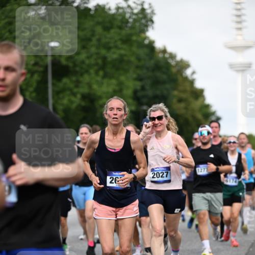 29.06.2025 - hella hamburg halbmarathon Dr. Thomas Lammeyer http://msf.ph/oto/8518571 29.06.2025 10:04:28 Kennedybrücke 1019, 1264, 1544, 1583, 1681, 2027, 2086, 2159, 2236, 2346, 2426, 2447, 2474, 2582, 2584, 2606, 2652, 2730, 2982, 3042, 3059, 3141, 3319, 3400, 3794, 4013, 4419, 4579, 4594, 4616, 4767, 4940, 4945, 5418, 5643, 5728, 6104, 6138, 6174, 6201, 6220, 6443, 6470, 6602, 6636, 7159, 7717, 8531, 8669, 9450, 9485, 9553, 9555, 9577, 9622, 10268, 10337, 10534, 10587, 10599, 10665, 10742, 10759, 10766, 10797, 11083, 11159 meine-sportfotos.de