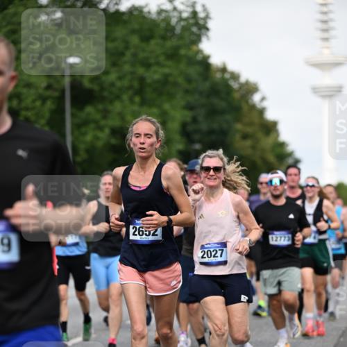 29.06.2025 - hella hamburg halbmarathon Dr. Thomas Lammeyer http://msf.ph/oto/8518581 29.06.2025 10:04:28 Kennedybrücke 1019, 1264, 1544, 1583, 1681, 2027, 2086, 2159, 2236, 2346, 2426, 2447, 2474, 2582, 2584, 2606, 2652, 2730, 2982, 3042, 3059, 3141, 3319, 3400, 3794, 4013, 4419, 4579, 4594, 4616, 4767, 4940, 4945, 5418, 5643, 5728, 6104, 6138, 6174, 6201, 6220, 6443, 6470, 6602, 6636, 7159, 7717, 8531, 8669, 9450, 9485, 9553, 9555, 9577, 9622, 10268, 10337, 10534, 10587, 10599, 10665, 10742, 10759, 10766, 10797, 11083, 11159 meine-sportfotos.de